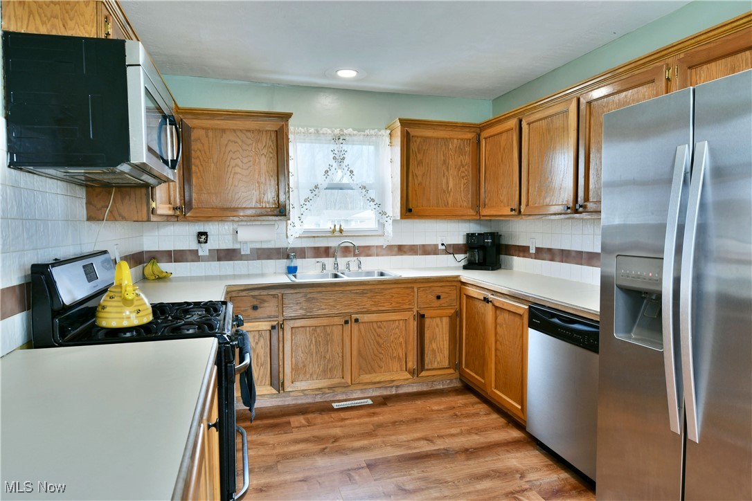 765 Dresden Drive, Hubbard, Ohio image 13