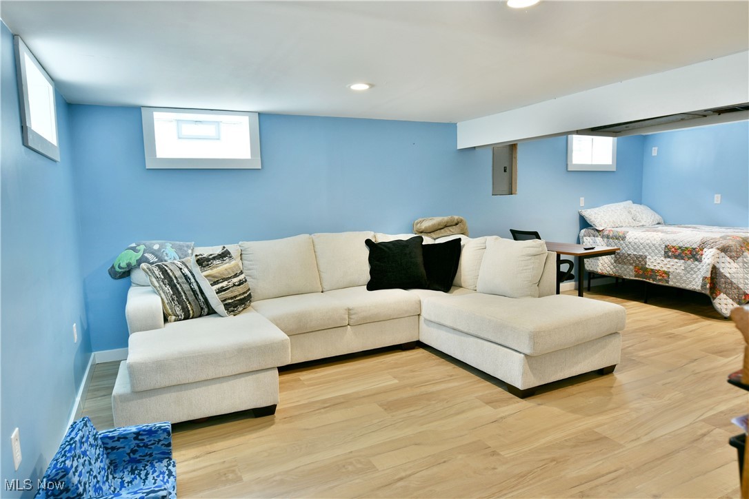 765 Dresden Drive, Hubbard, Ohio image 32