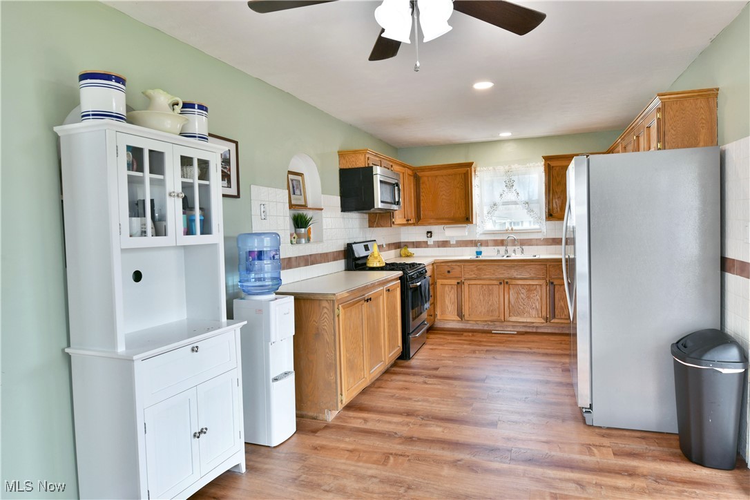 765 Dresden Drive, Hubbard, Ohio image 12