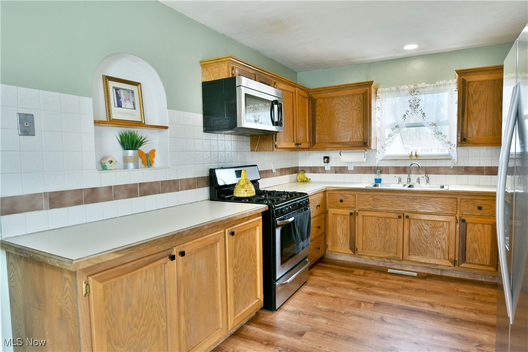 765 Dresden Drive, Hubbard, Ohio image 15