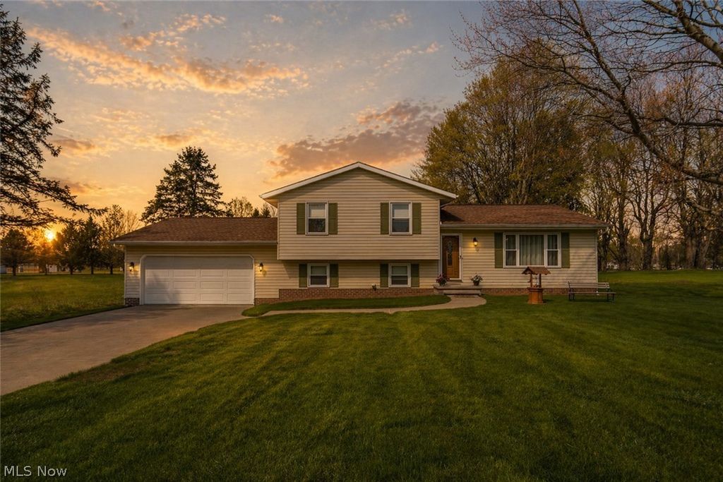 Photo of 5029 Broadway Avenue NE, Louisville, OH 44641 (MLS # 5203936)