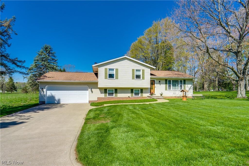 Photo of 5029 Broadway Avenue NE, Louisville, OH 44641 (MLS # 5203936)