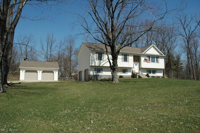 Beautiful home, move in condition. Large corner lot in wooded subdivision. Home offers two car attached garage /Extra 2 car detached garage
additional bedroom, family room, full bath great for teens or In-law suite in lower level