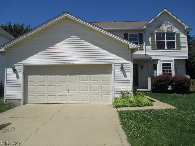 Come take a look at this 3 bedroom Colonial home, featuring open kitchen for all your family gatherings, Vaulted ceilings in Master Bedroom & Family Room along with a gas fireplace, all this conveniently located close to shopping, pool, tennis courts and much more.