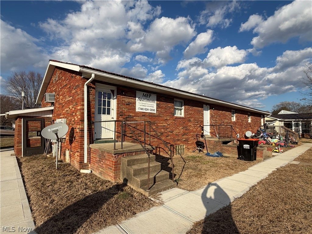 Photo of 91 E 5th Street, Frazeysburg, OH 43822 (MLS # 5191382)