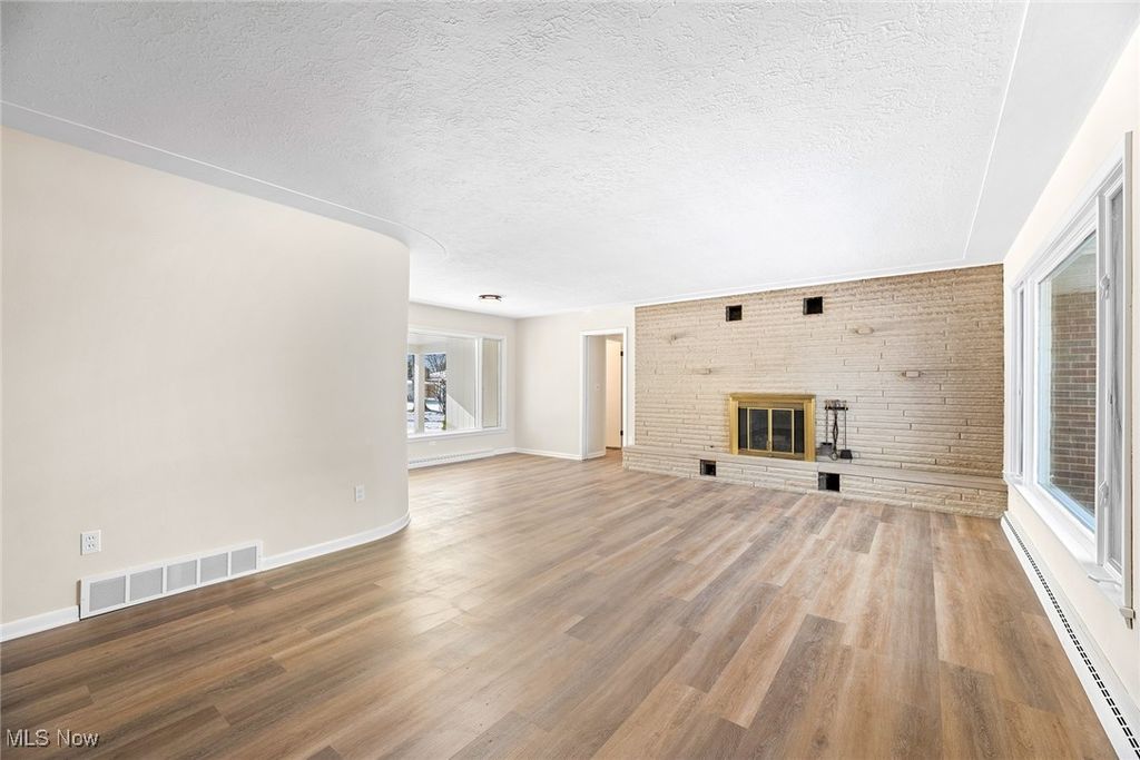 Photo of 1421 W 33rd Street, Lorain, OH 44053 (MLS # 5183179)