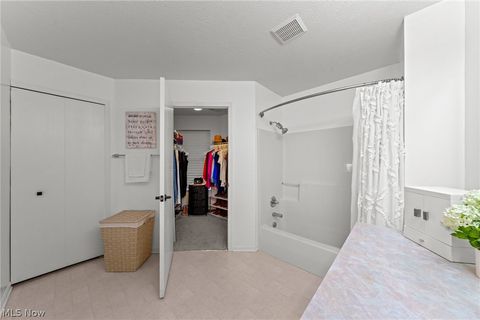 Tiny photo for 7314 Forest Cove Lane #B, Northfield, OH 44067 (MLS # 5188068)