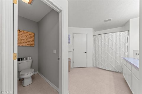 Tiny photo for 7314 Forest Cove Lane #B, Northfield, OH 44067 (MLS # 5188068)