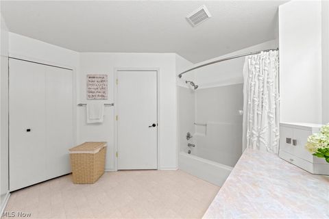 Tiny photo for 7314 Forest Cove Lane #B, Northfield, OH 44067 (MLS # 5188068)