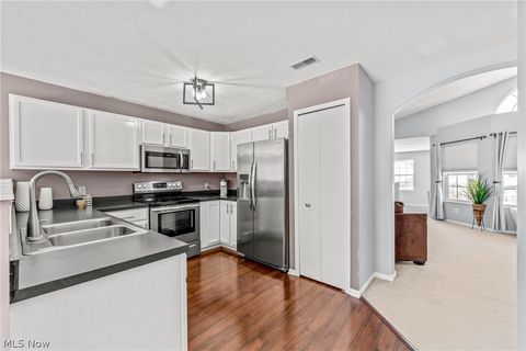 Tiny photo for 7314 Forest Cove Lane #B, Northfield, OH 44067 (MLS # 5188068)