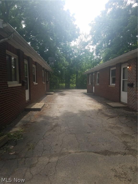 Move in special - half off one months rent! 2 bed 1 bath duplex. Both sides available. $600 rent and $600 deposit. Tenant pays Elec and Gas. $50 per adult app fee. Criminal and eviction history checked.Private parking for duplex. Please call today to see.