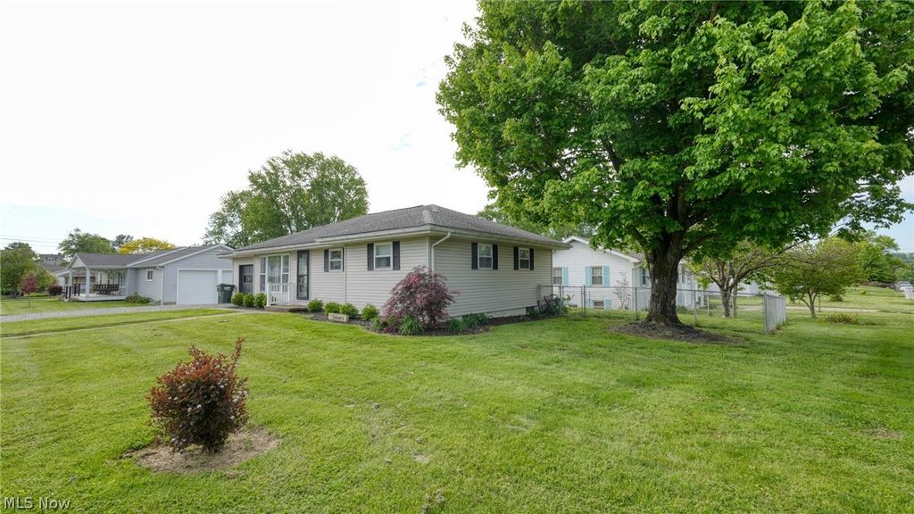Photo of 212 Westview Drive, New Concord, OH 43762 (MLS # 5208630)