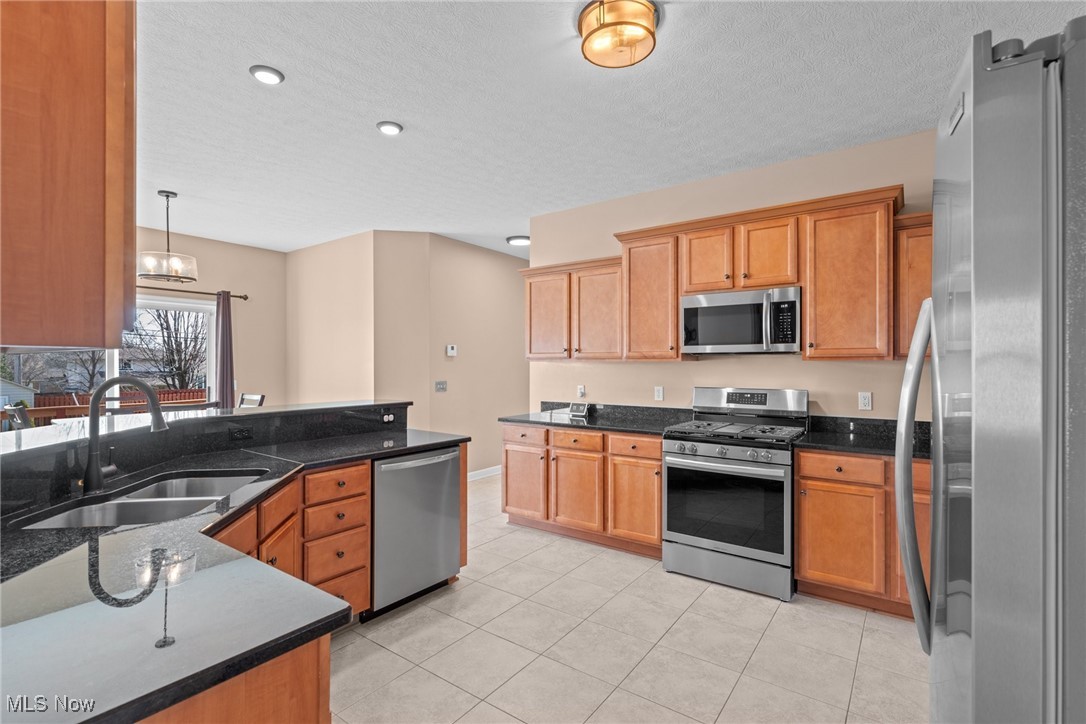 Seven Hills, Ohio 44131, United States, 3 Bedrooms Bedrooms, ,2 BathroomsBathrooms,Residential,Contingent,92321