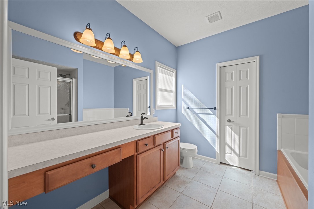 Seven Hills, Ohio 44131, United States, 3 Bedrooms Bedrooms, ,2 BathroomsBathrooms,Residential,Contingent,92321