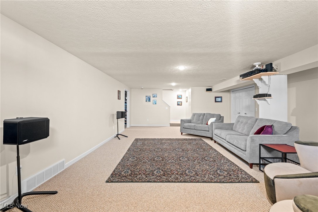 Seven Hills, Ohio 44131, United States, 3 Bedrooms Bedrooms, ,2 BathroomsBathrooms,Residential,Contingent,92321