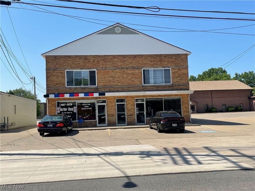 This large commercial real estate space is waiting for your business! Ample parking, easy access from Pearl Road and perfect opportunity for your business!  Phone company, sandwich shop, insurance company etc. and plenty of additional opportunities for you!  Don't miss this one!
