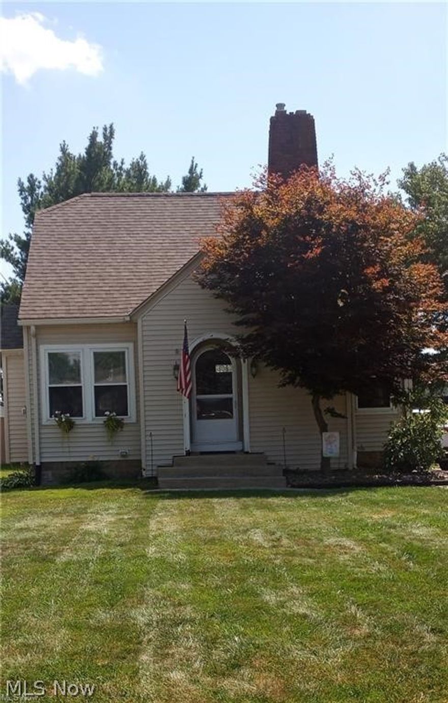 Great Starter Home! This Cute Home Located in the Heart of Boardman is So Cozy ! This home boasts so many UPDATES in electric, kitchen , bath , NEWER AC, NEWER roof, NEWER hot water tank, high efficiency furnace, replacement windows,glass block windows give plenty of light in the VERY DRY  & Warm,  Water Proofed Basement --
Hardwood Flooring and NEWER Vinyl floors in upstairs bedroom. 
There is extra storage /and a studio with 240 amp . 
This home is located close to Shopping, Businesses....the heart of Boardman . Call  today to see​​‌​​​​‌​‌​​​‌‌​​​‌‌‌​​‌​​‌‌​​​​ TODAY!