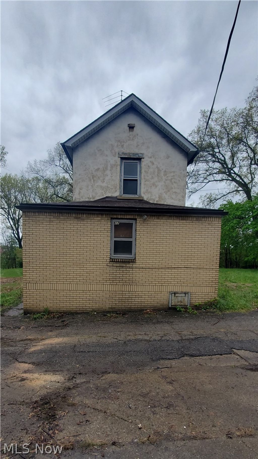 Photo of 17 Oak Park, Youngstown, OH 44505 (MLS # 5206663)