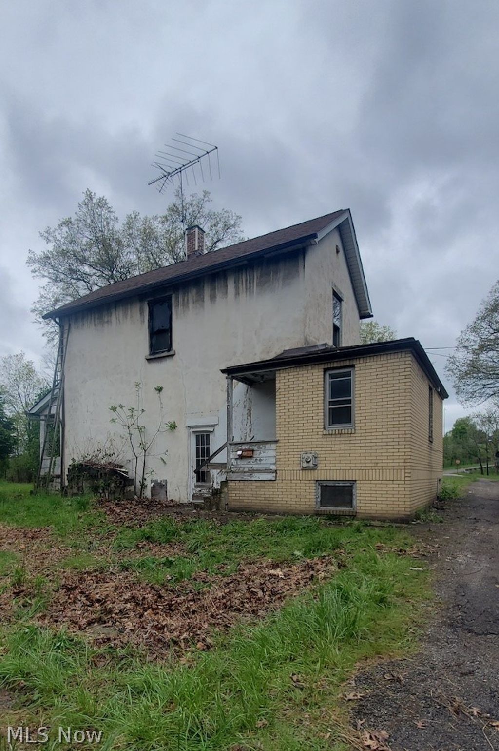 Photo of 17 Oak Park, Youngstown, OH 44505 (MLS # 5206663)