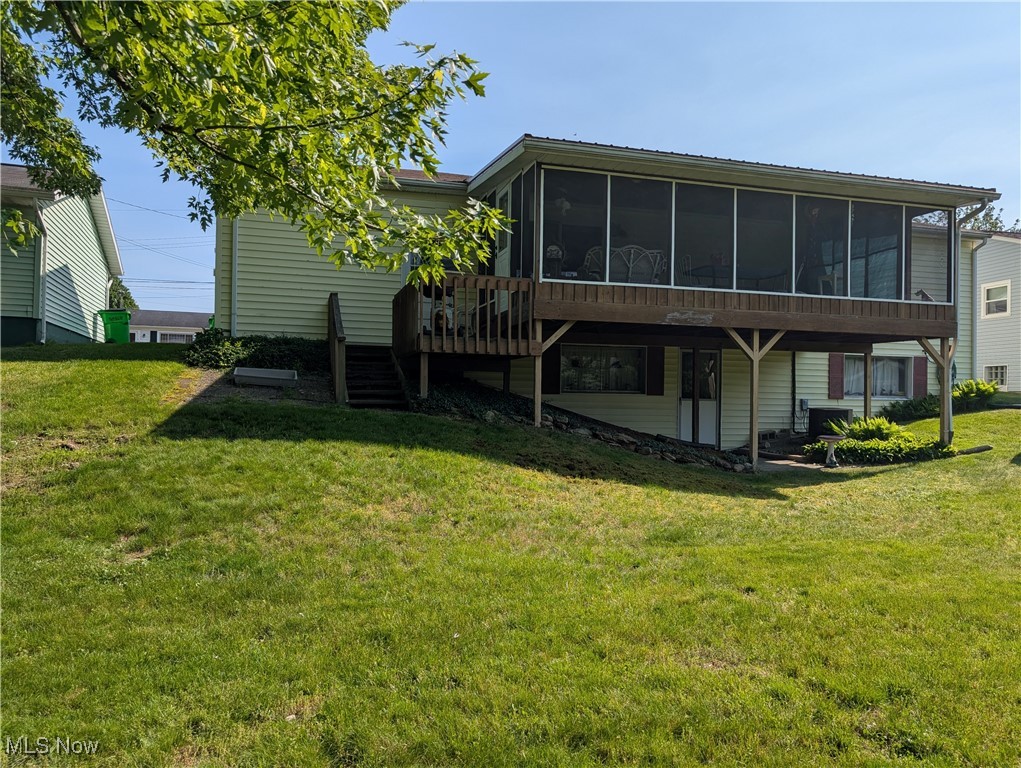 929 Lakeview Drive, Dover, Ohio image 3