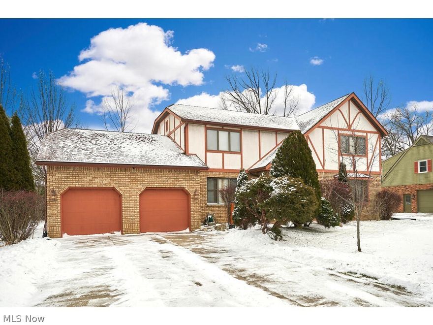Welcome to this gorgeous home located in the heart of Green! The exterior of the home is formed of brick and stucco siding.  Entering the home you will notice the large two- story foyer that gives a very open feel. There is a formal dining room and living room off of the foyer.  Connecting the dining room is a wood floor kitchen with cabinet layout of a U shape, open to the eating area and the family room.   The bedrooms are generous in size in this house.  The master's bath is equipped with a jetted tub and separate standing shower.   The rear yard is partially fenced-in with a solid patio to match the house.  Location is walking distance to just about everything, schools, gyms, grocery stores, restaurants, hospitals, highways, even the popular coffee shop!  Roof replaced 2007