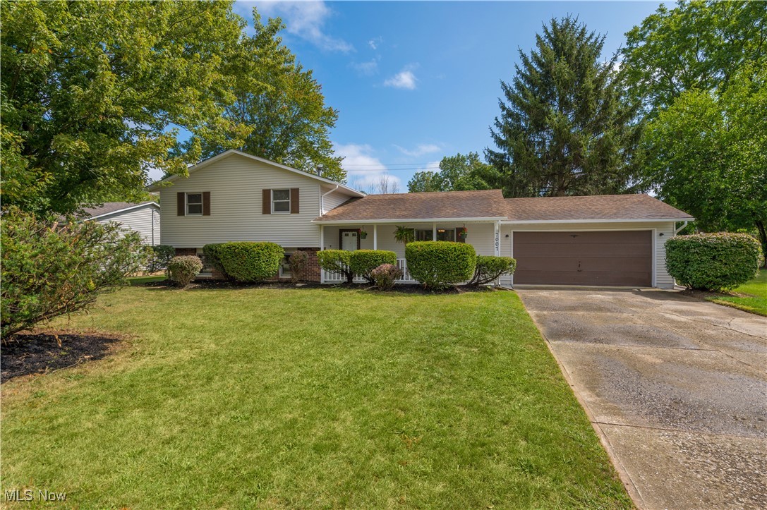 Move right in to this beautifully renovated 4-bedroom 2-bath split-level home in the desirable Hillside Subdivision! Every detail has been updated to give you peace of mind and modern comfort.
Interior Highlights:
Newly updated kitchen with brand-new stainless steel appliances, granite countertops, new cabinetry, and tile backsplash.
Fully remodeled bathrooms with modern fixtures, vanities, and tile finishes
New flooring throughout the entire home.
Freshly painted inside and out in today’s neutral colors.
New light fixtures and finishes in every room.
Mechanical & Exterior Upgrades:
Brand-new furnace and central AC for year-round comfort.
New garage door opener and updated 2-car garage.
Landscaped yard with a covered patio, perfect for entertaining.
The upper level features three spacious bedrooms with a beautifully updated full bath. The lower level offers a large family room, 4th bedroom, second full bath, and convenient laundry/utility area.
This home combines the feel of new construction with the charm of an established neighborhood — close to schools, parks, shopping, and easy highway access. Schedule your private showing today.
Taxes and square footage are sourced from the Realist and are not guaranteed for accuracy.
"Owner is a licensed agent in the state of Ohio"