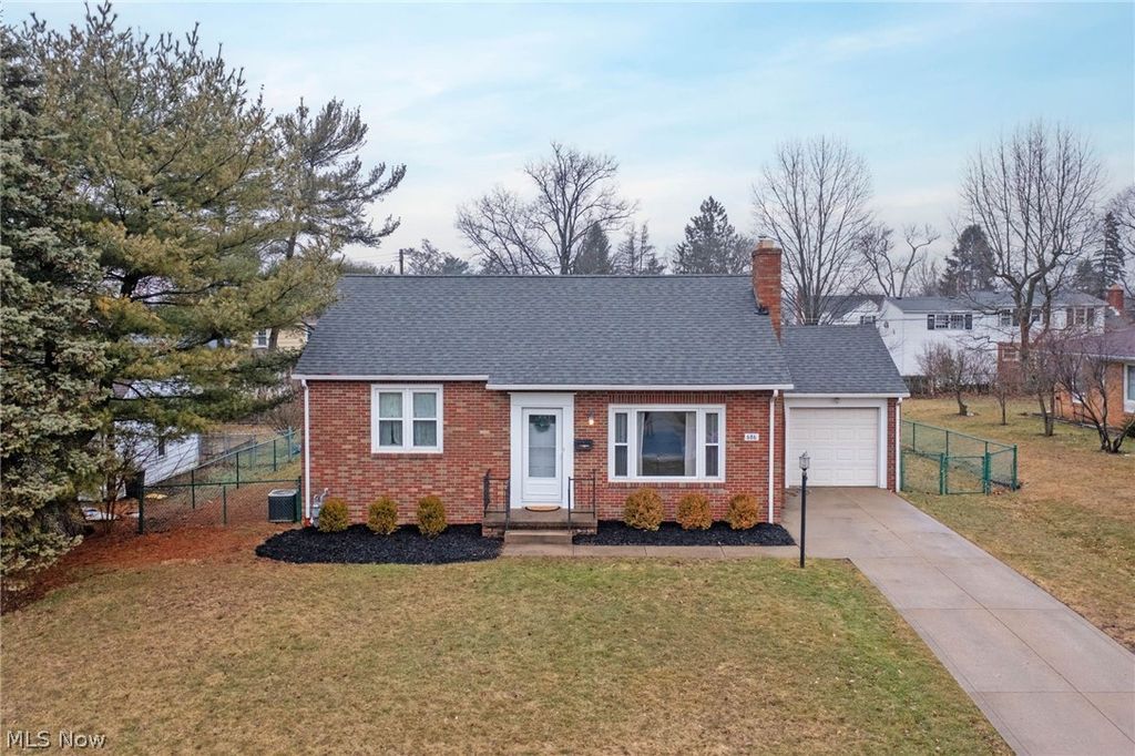 Photo of 686 Barnard Avenue, Mansfield, OH 44903 (MLS # 5190335)