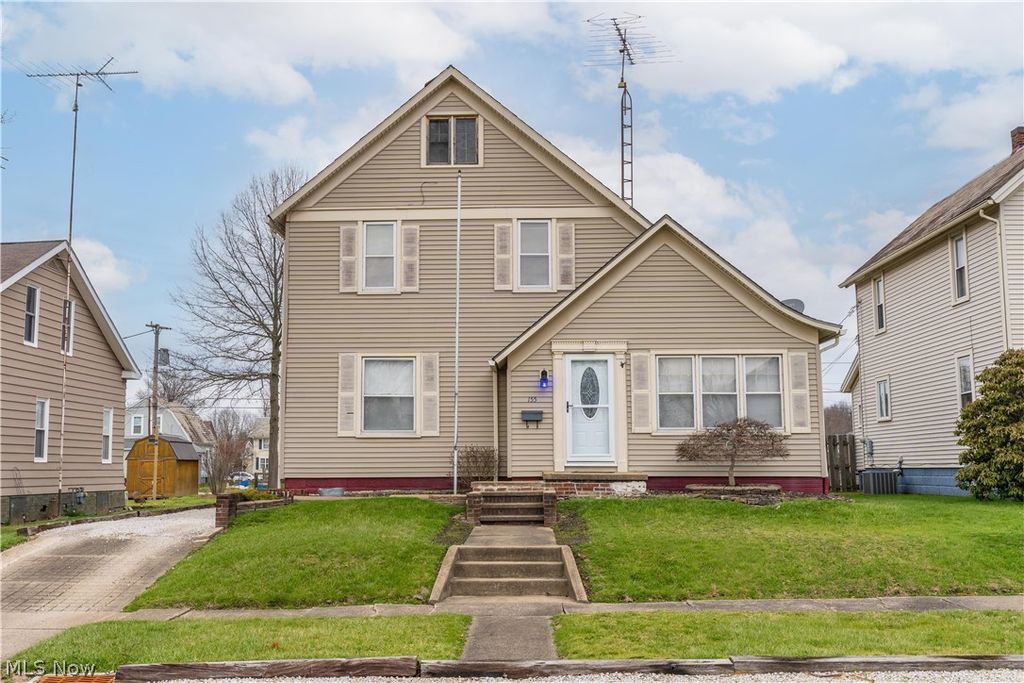 Photo of 155 E Michigan Avenue, Sebring, OH 44672 (MLS # 5191983)