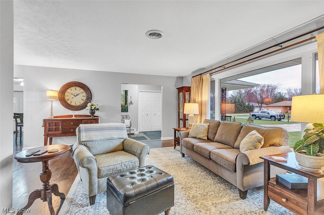 Delia Realty 01 - Residential