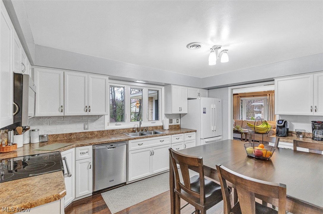 Delia Realty 01 - Residential