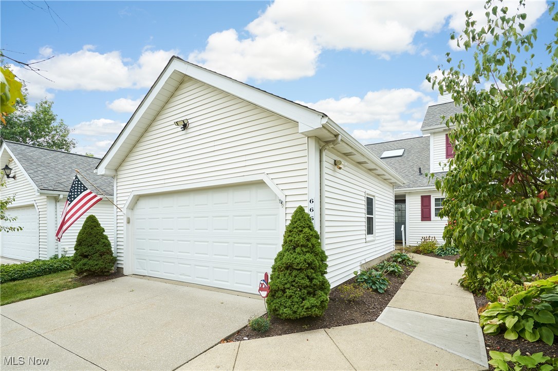 Welcome to Grand Bay of Brecksville, one of the area’s most sought-after communities offering the perfect blend of comfort, convenience, and low-maintenance living. This beautifully updated townhouse features 2 bedrooms, 2.5 baths, and a versatile loft space—all designed with ease of living in mind.
From the moment you step inside, you’re greeted by soaring vaulted ceilings, abundant natural light, and serene water views that create a truly inviting atmosphere. The completely remodeled kitchen is a chef’s delight, featuring custom cabinetry, quartz countertops, stainless steel appliances, and stylish recessed lighting. Just off the garage, an updated laundry room and spacious walk-in closet provide flexible storage options—ideal for a mudroom or walk-in pantry.
The family room boasts vaulted ceilings, luxury vinyl flooring, a cozy gas fireplace, and breathtaking pond views. The main level is complete with a beautifully updated half bath for guests and a spacious first-floor owner’s suite with generous closets and a fully renovated private bath.
Upstairs, you’ll find a large second bedroom, a tastefully remodeled full bath, and a loft that’s perfect for a home office, reading nook, or additional living space. Outdoors, your private patio is the perfect place to enjoy tranquil evenings and picture-perfect sunsets over the water.
Living in Grand Bay means more than just a beautiful home—it’s a lifestyle. The community offers a swimming pool, clubhouse, fitness center, tennis courts, playgrounds, and more, all with the benefit of no exterior maintenance. Plus, you’ll be just minutes from the highly anticipated Valor Acres development and all the conveniences of Brecksville’s prime location.
This move-in ready home is waiting for your personal touches. Schedule your private showing today and discover why Grand Bay is one of Brecksville’s most desirable places to live.