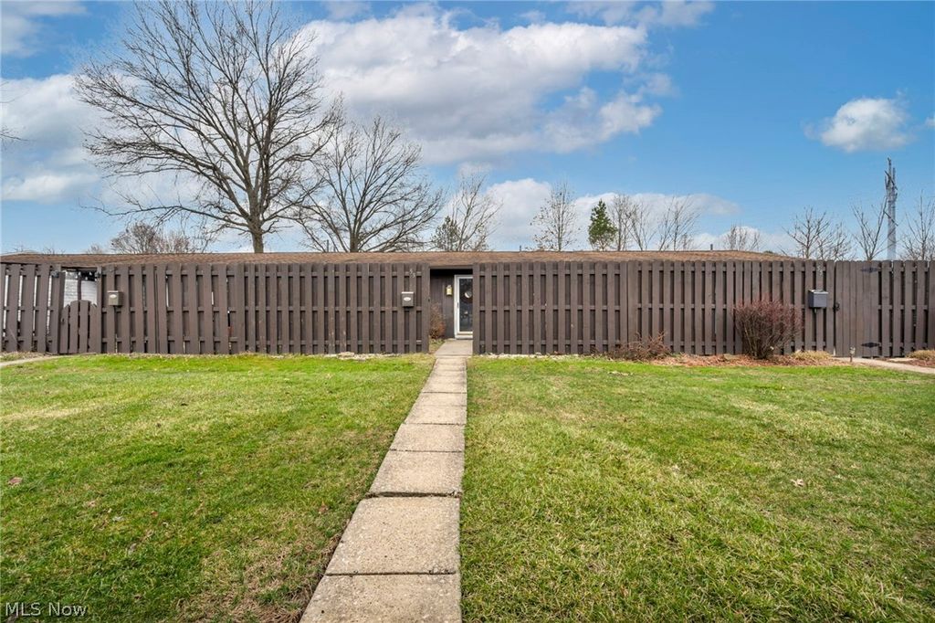 Photo of 53 Greenfield Court, Berea, OH 44017 (MLS # 5192872)