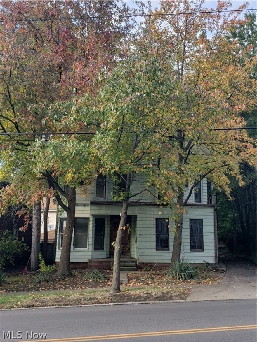 Thinking about investing? Look no further than this 3500 sq. ft. triplex across the road from Massillon's Historic District! 6 bedrooms and 4 baths. Over a 1/4 acre in town. Parking/driveway on site. Massillon City Schools. The home has potential to be a quad. There is also a barn behind the home that could offer individual parking/garage. Bring your imagination and bring this elegantly laid out building back to life.