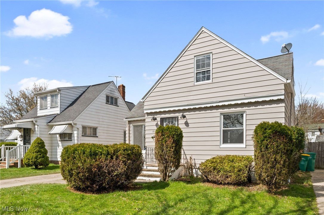 18113 Mapleboro Avenue, Maple Heights, Ohio image 1