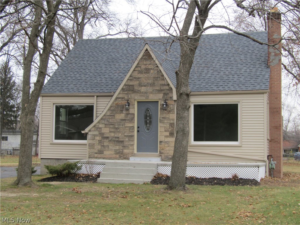 Totally remodeled, move in ready home with many updates. All new lighting and ceiling fans, professionally painted inside, brand new kitchen with all new stainless Samsung appliances/countertops/cabinets/sink, laminate hardwood flooring throughout the first floor, new carpet in all bedrooms and updated full bath with new ceramic floor/shower. There is also bonus space above the detached garage that has unlimited possibilities. Bonus space includes one bedroom, kitchen, full bath and living room above the detached two car garage. New roof on the house and detached garage. All new plumbing throughout the house. Many other updates. This home shows like a brand-new home, priced to sell quickly.