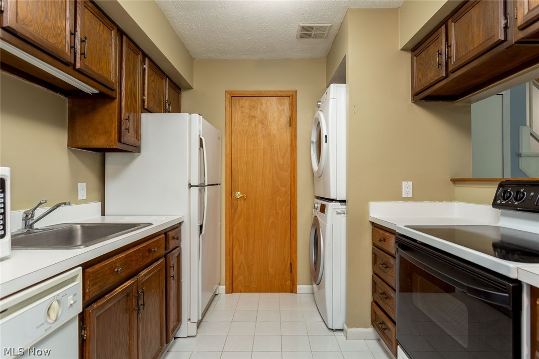 Ivy Hill Aurora Shores Condo - Residential