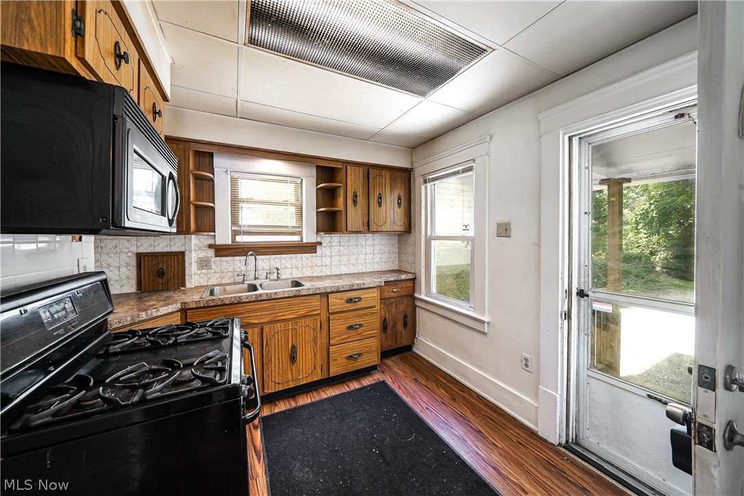 Ledge - Residential Lease