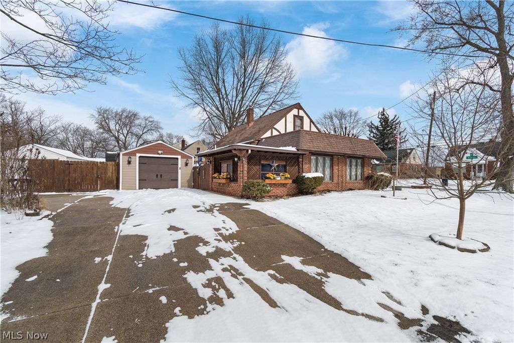 Photo of 42 Woolf Avenue, Akron, OH 44312 (MLS # 5188996)