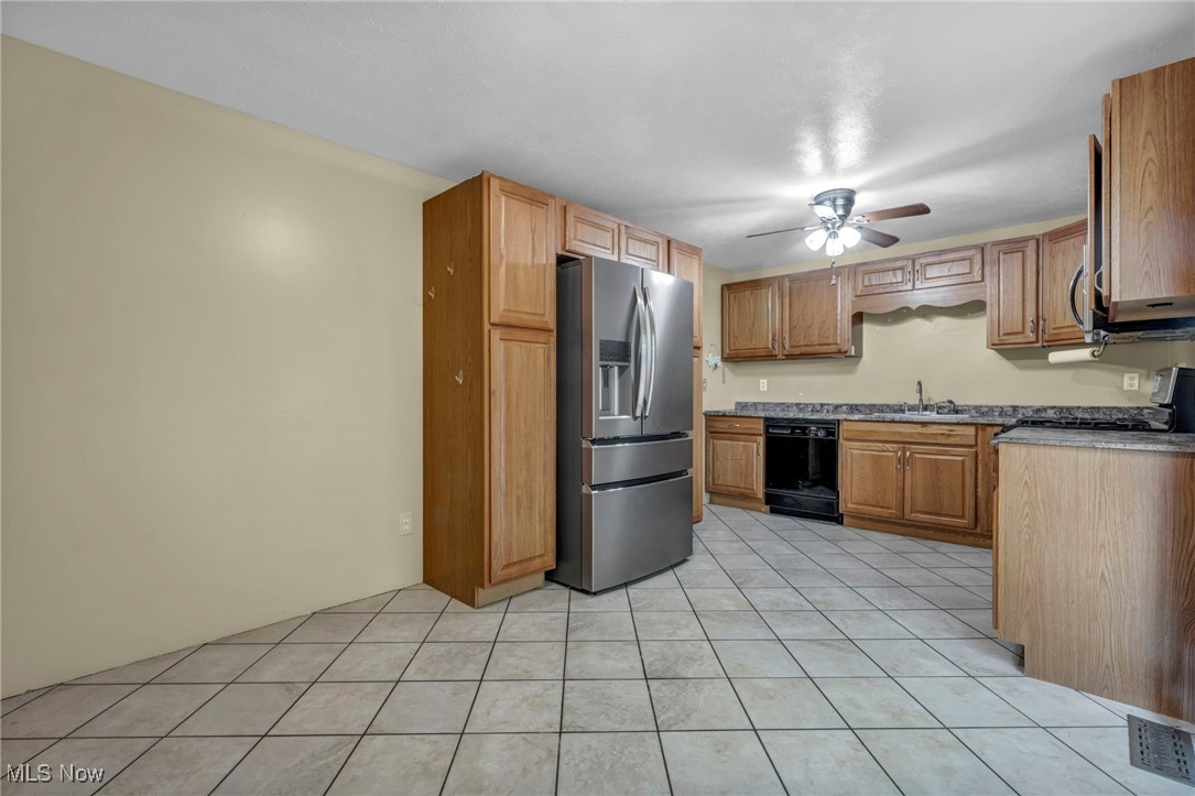 Country Lane Manor - Residential