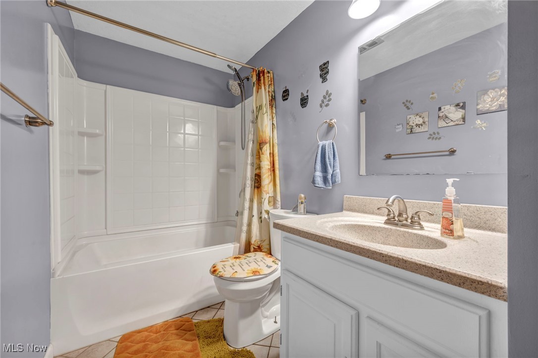 Country Lane Manor - Residential