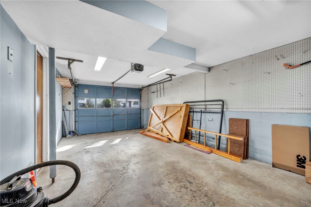 Country Lane Manor - Residential