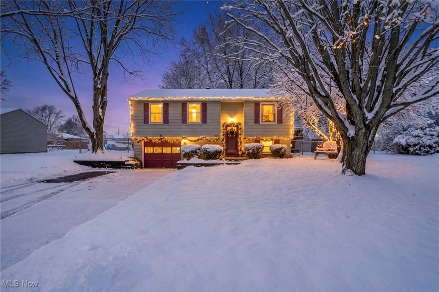 Looking for a fabulous family neighborhood? Welcome to 273 Atwood St. NW Champion, OH 44483. Located on a private circle street allotment within the Champion School District. Enjoy family time with a cookout on your deck or your yard games and activities in your fenced in yard. Walking into your home you will find a living room, lovely kitchen with glass sliders that lead to the deck, 3 bedrooms and a full bath. Entering the lower level is a nice sized family room, bonus space and laundry room. Many updates that include some newer carpet, newer roof, windows, sliding glass doors, newer furnace, newer AC, gutter guards, and electric in your shed. Call your favorite REALTOR for your private showing!
PRICE IMPROVEMENT!!