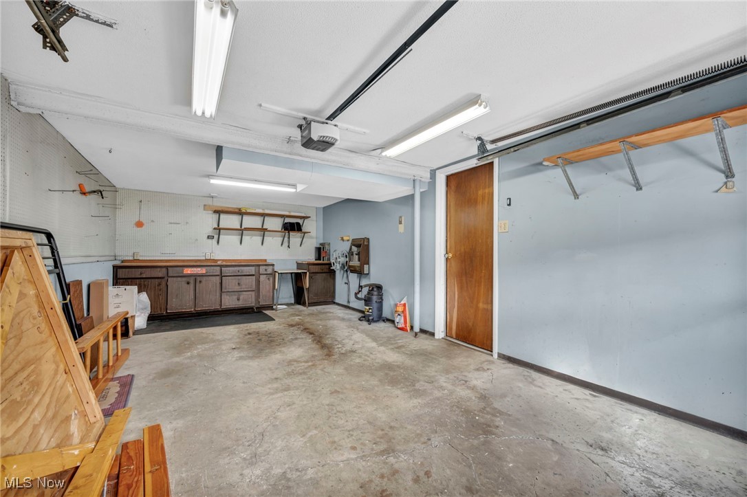 Country Lane Manor - Residential