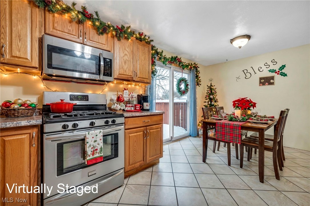 Country Lane Manor - Residential