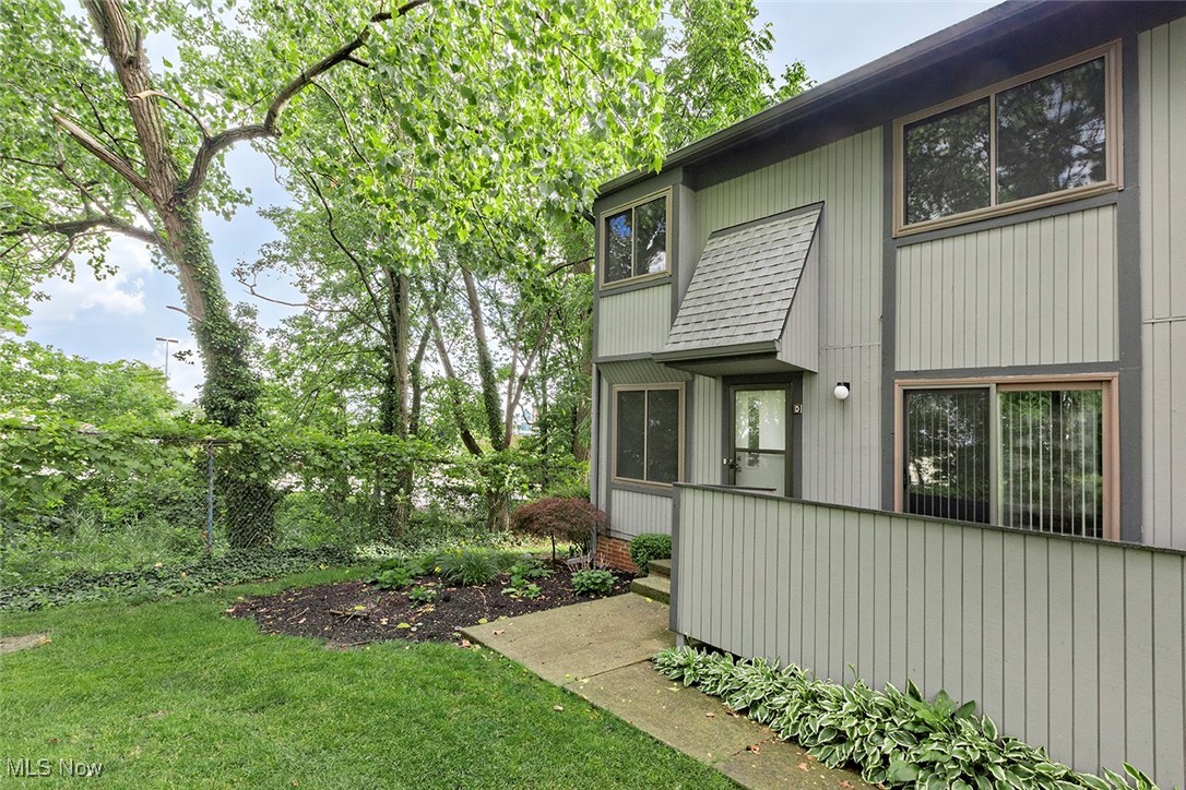 BIG TURTLE CONDO - 2 Bedroom, 2 1/2 Bath. Move in ready, private end unit. Updated Baths and kitchen with all appliances and granite counters. Sliding glass doors allow plenty of natural light into the spacious eat-in kitchen that open to your own porch area. The basement is finished nicely and has a full bathroom. Could be 3rd bedroom suite. Enjoy the outdoors at the association pool. Close to freeway, shopping and hospitals. A must see!