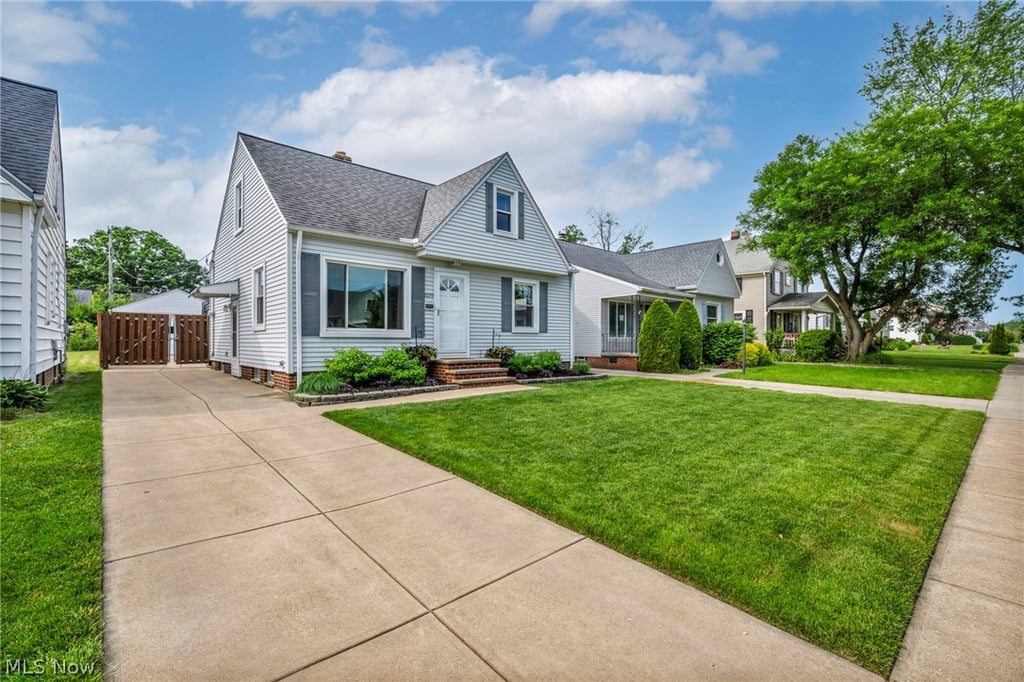 Photo of 2699 Lincoln Avenue, Parma, OH 44134 (MLS # 5216934)