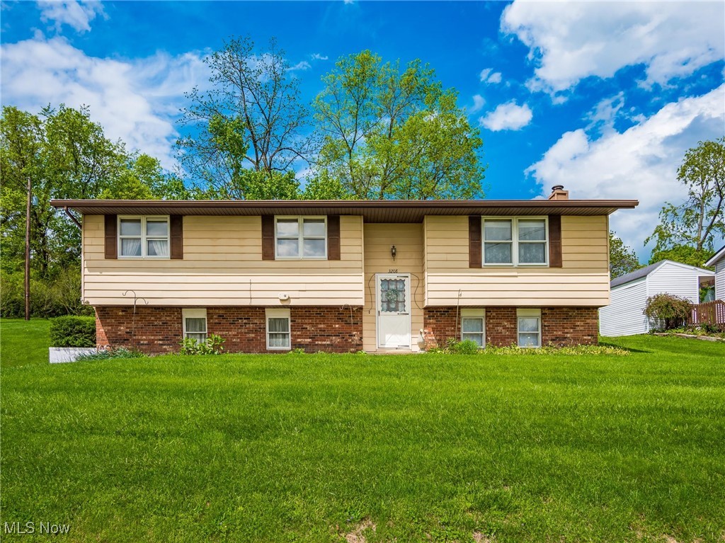 3208 Lakewood Drive, Zanesville, Ohio image 1