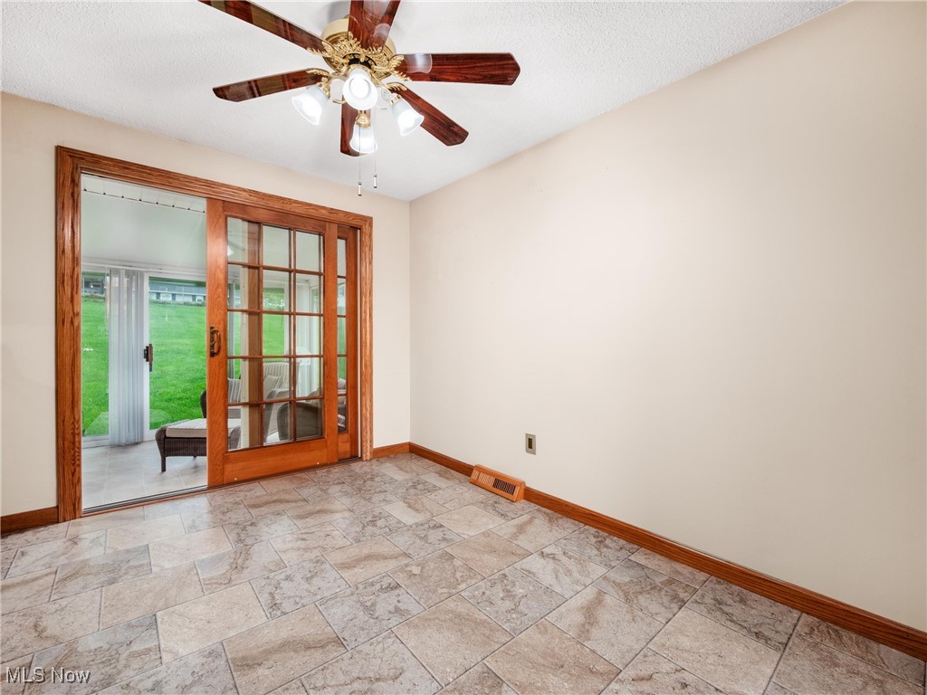 3208 Lakewood Drive, Zanesville, Ohio image 11