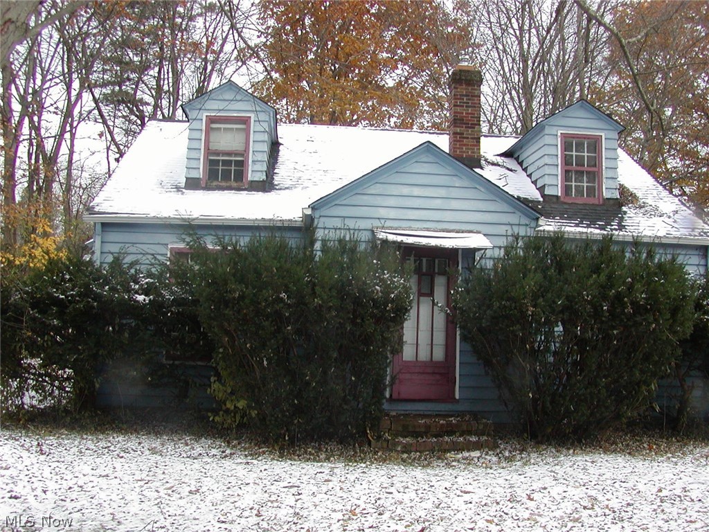 Lot: 50 X 136. Home has great potential. Needs a lot of work. Seller has not lived in the home for years and offers no guarantees. Home to be sold "as is"
Room sizes approximate.