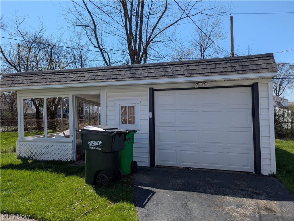 Photo of 1490 E 250th Street, Euclid, OH 44117 (MLS # 5199567)